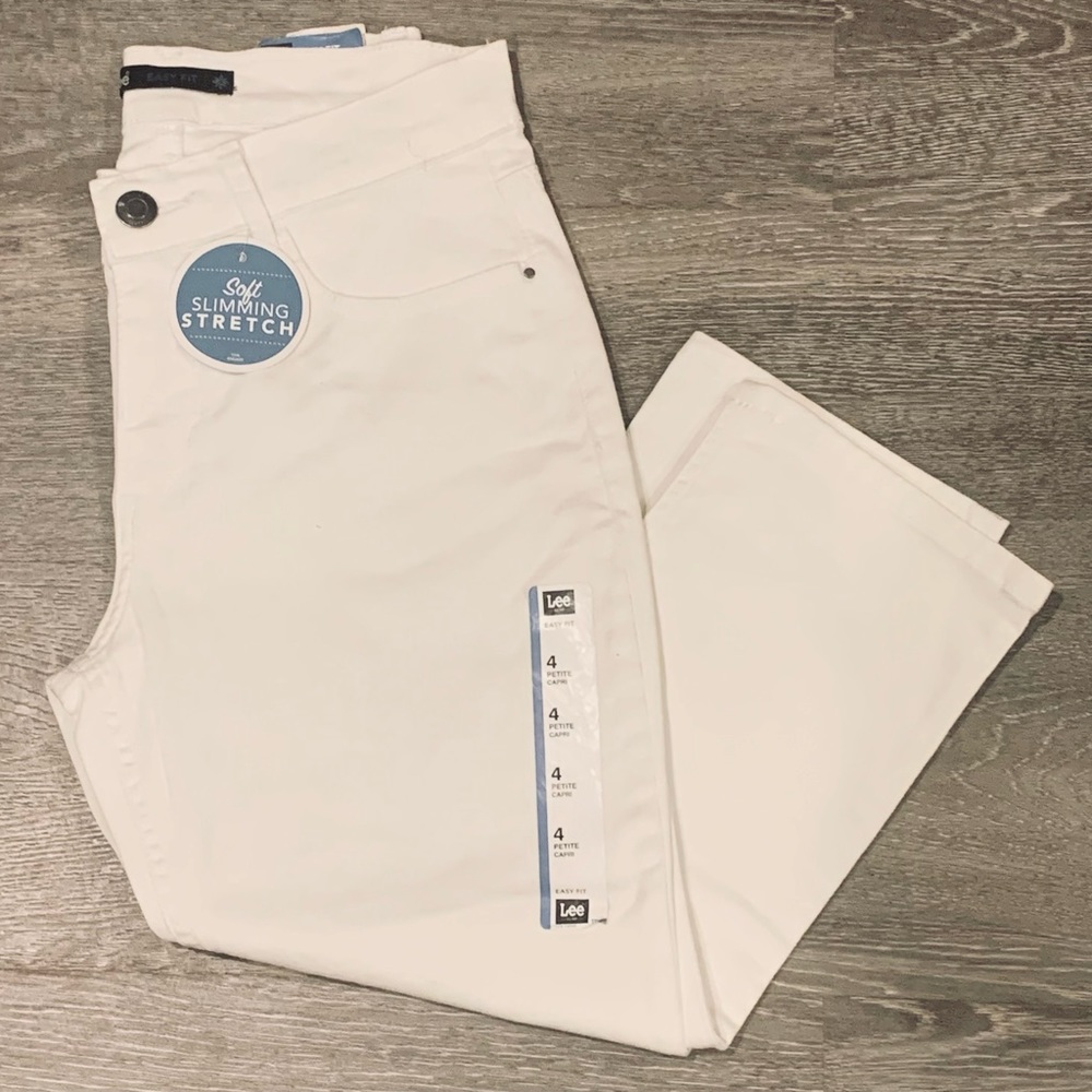 LEE Women’s Jean’s Capri Size : Petite Size 4 - Soft Slimming Stretch